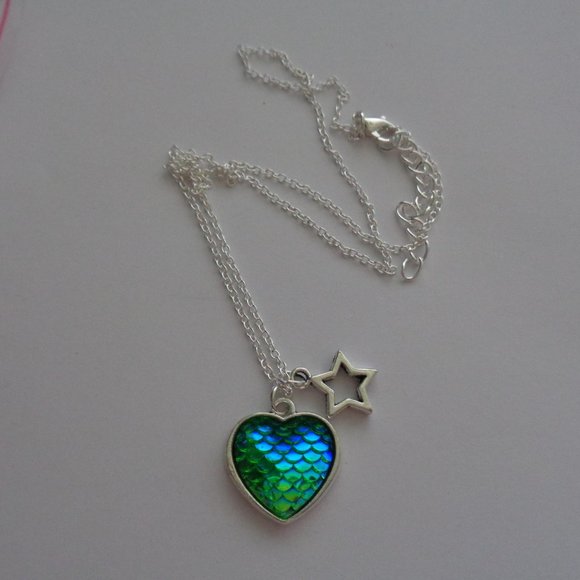 Mermaid Dragon Scale Necklace with Star Sweet! - Picture 3 of 4